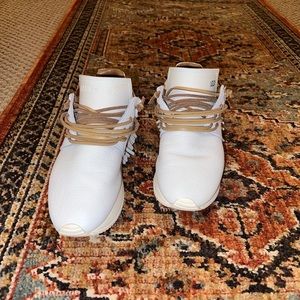 Esseutesse White Fringe Sneakers